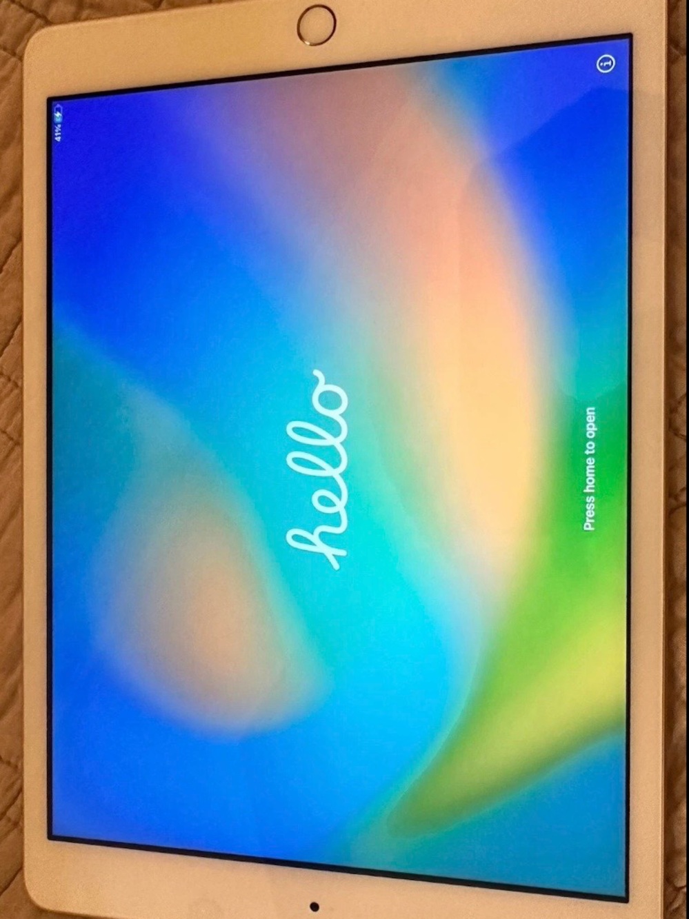 Gold iPad 8th Generation 32gb WiFi … Great Condition